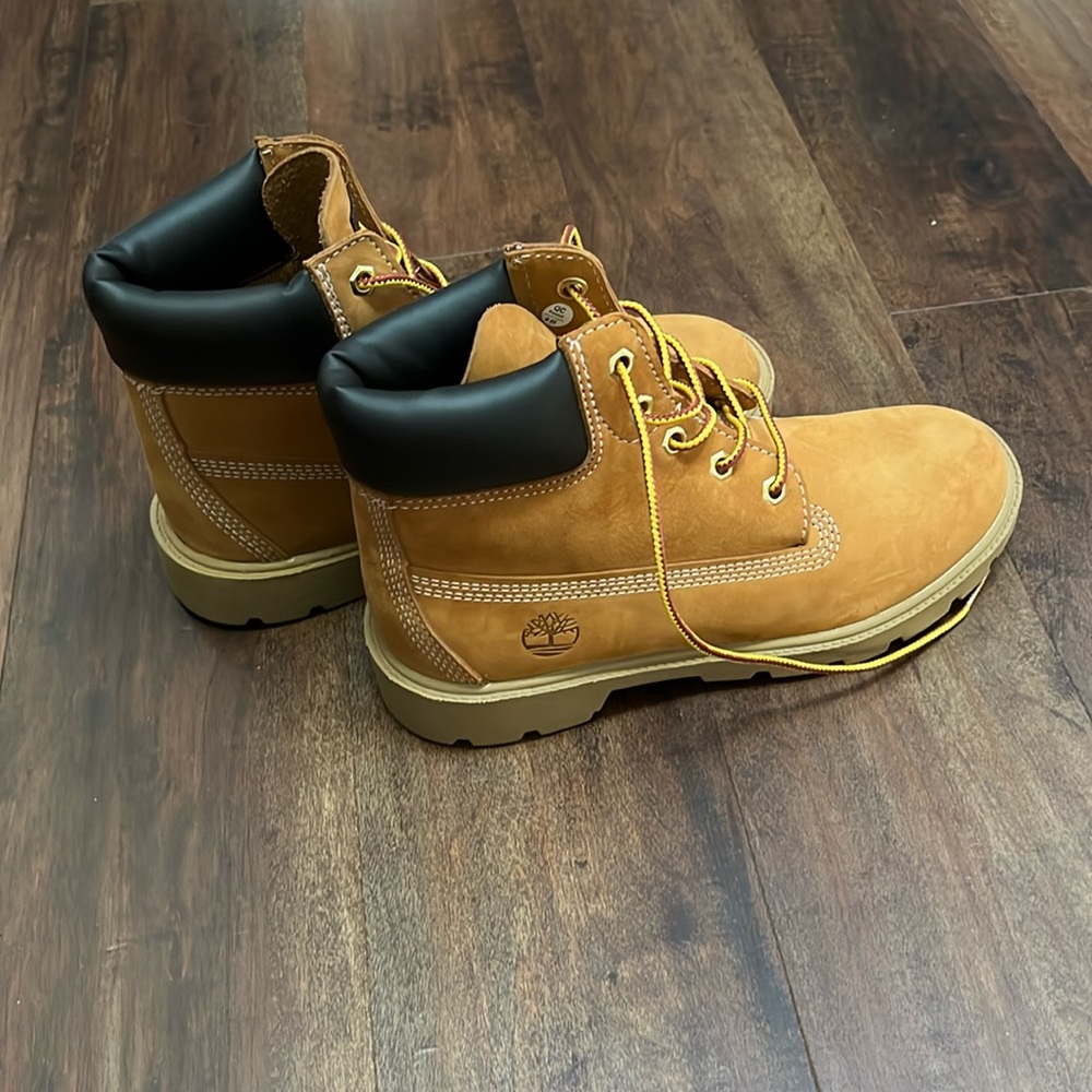 Timberland 6 inch Youth Boot, Size 4